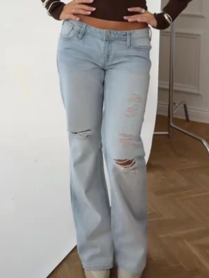 Gina jeans  - Skitsnygga populära jeans ifrån ginas 14+ ”avdelning”! Tror de är slutsålda överallt. Strl M 💕💕