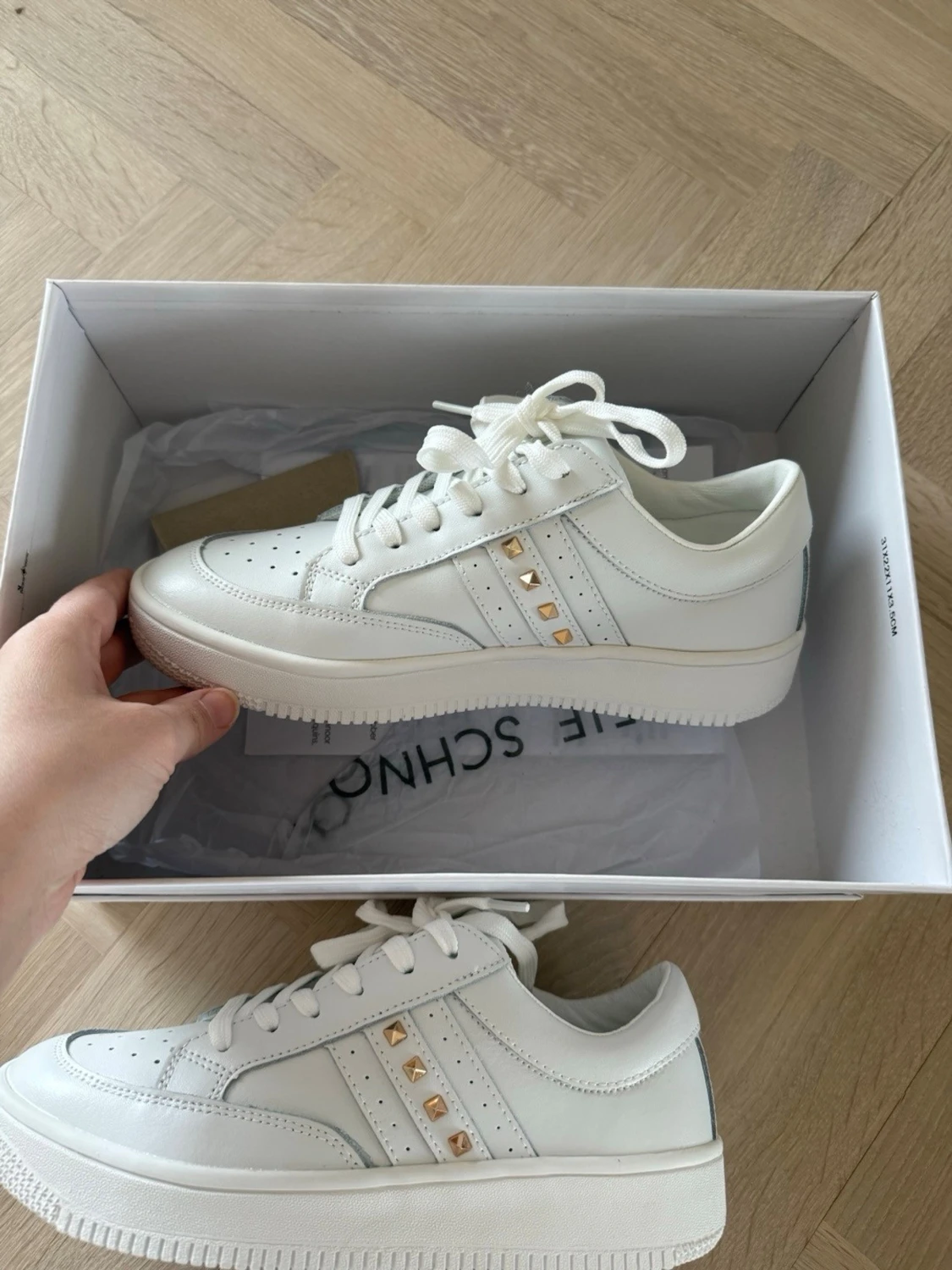 Vita sneakers från Sofie Schnoor - 2