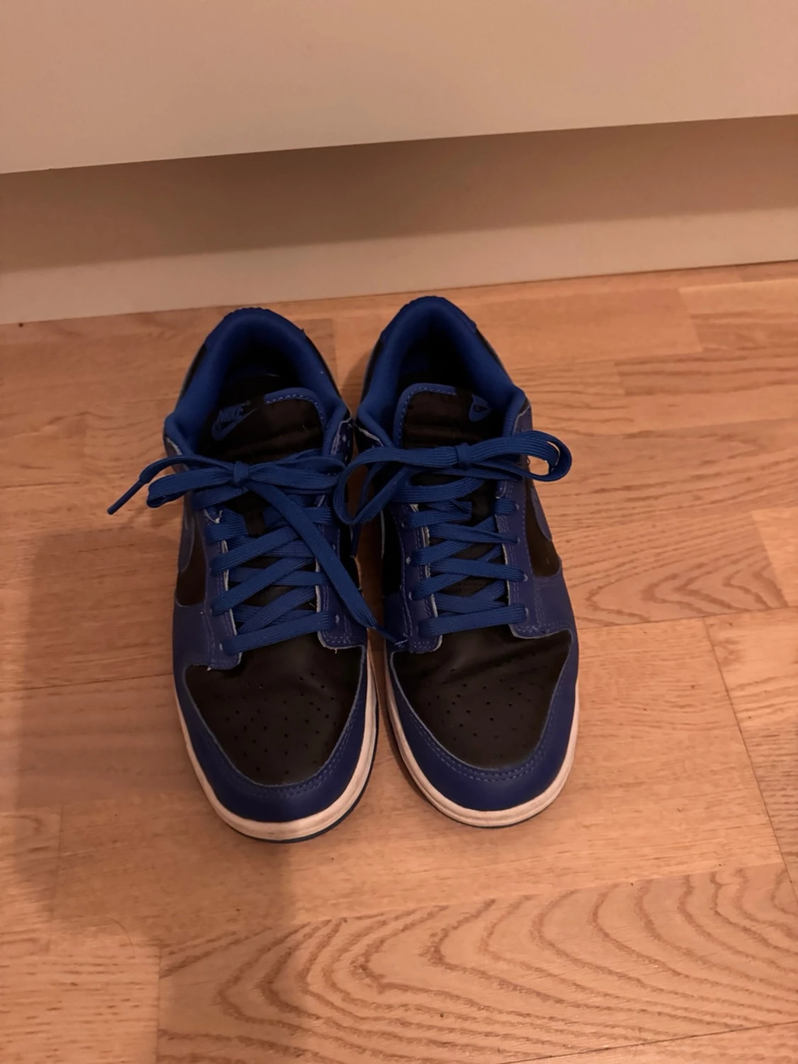 Nike Dunk Low blå och svarta sneakers - 1