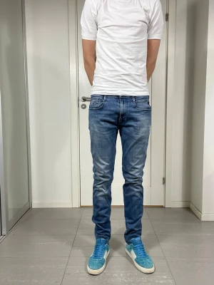 Replay Anbass Jeans - Säljer nu dessa Replay Anbass Jeans, W32 o L32, skriv för fler bilder/frågor🙌🏼