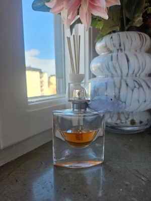 La Vie Est Belle parfym från Lancôme - Lite mindre än halva kvar, därav priset. Supergod doft 🌸