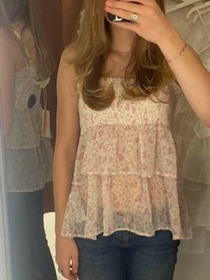 Söt blus - Söt blus från Gina, knappt använd den ja köpte den 