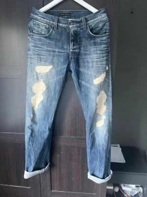 Selvedge Nudie jeans - Tja! Säljer nu mina riktiga snygga selvedge Nudie jeans i modellen lab Joe! Det är alltså fabriksgjorda fades o slitningar i ett redcast selvedge. Såldes limiterade så finns bara i ett begränsat antal! Skriv vid frågor elr funderingar!