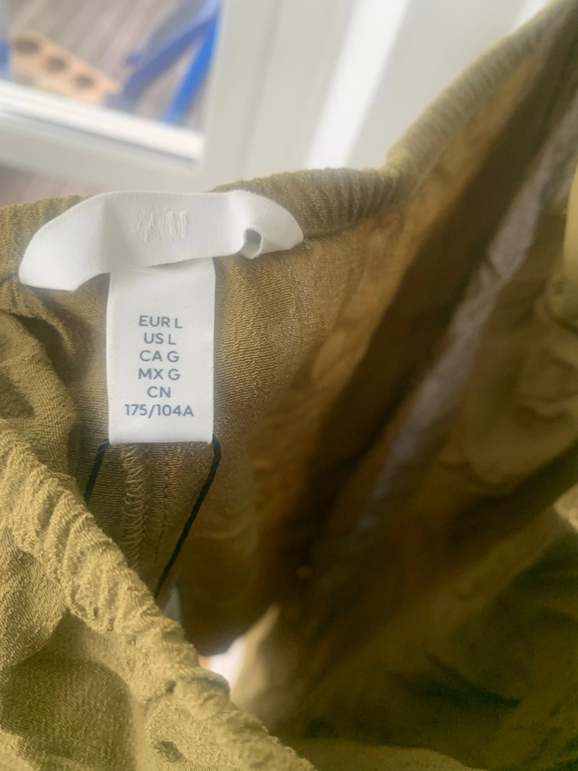 Olivgrön kort klänning med cut-out - 3