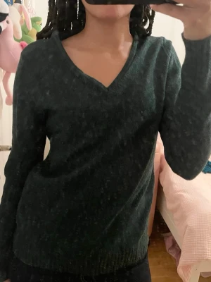 Grön Tröja  - Jättesöt V-ringad tröja från VILA💕 