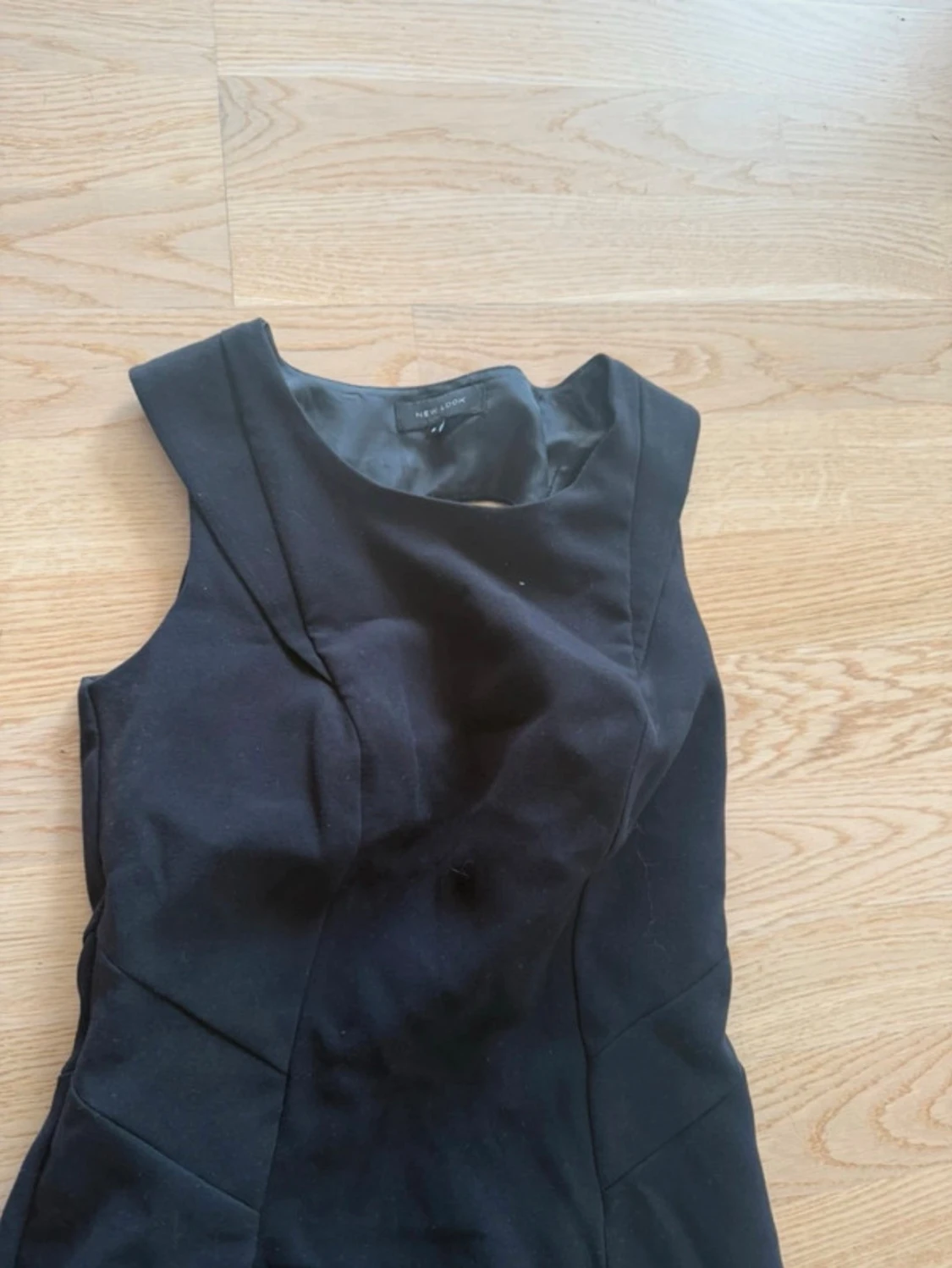 Svart ärmlös klänning från Selected Femme - 1