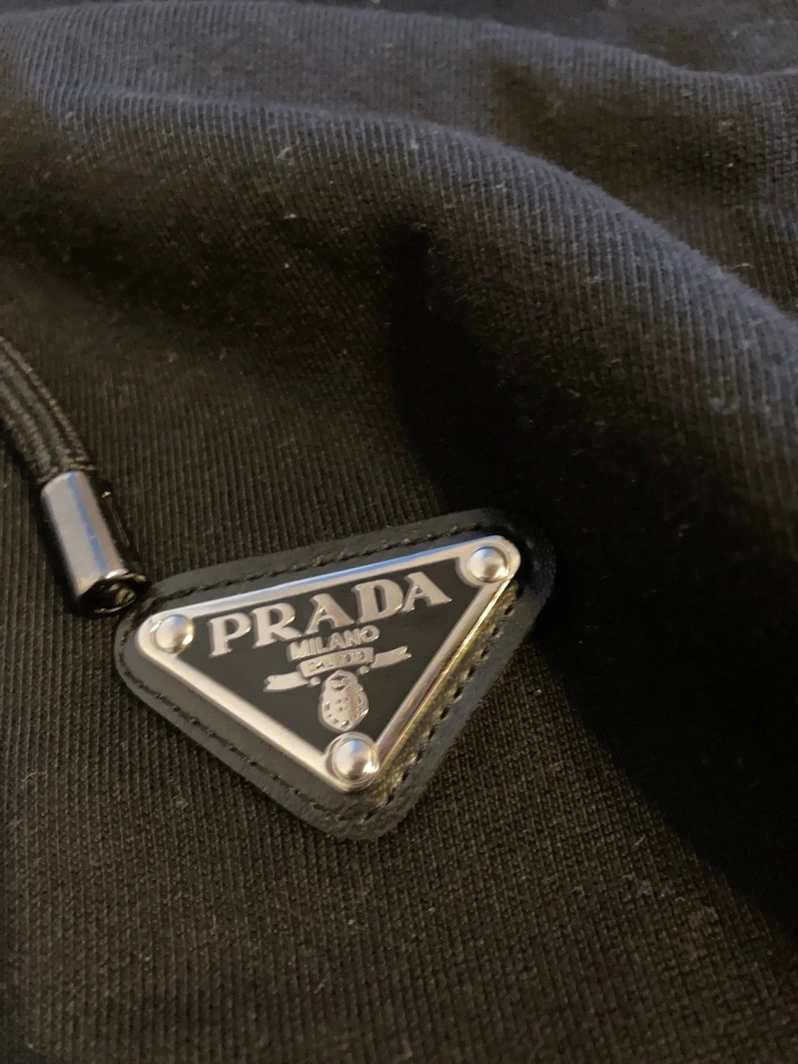 Svart hoodie med dragkedja från Prada - 1