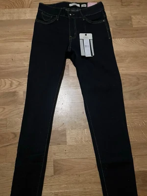 Helt Nya Saint Tropez Jeans - Storlek XS. Helt nya prislapp kvar. Märke Saint Tropez.