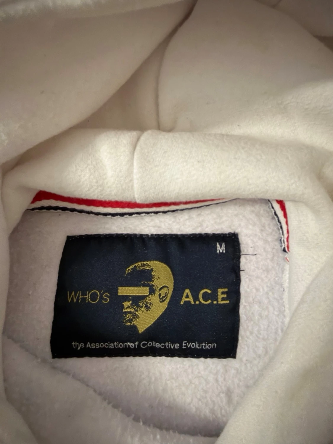 Vit hoodie från WHO's A.C.E - 1