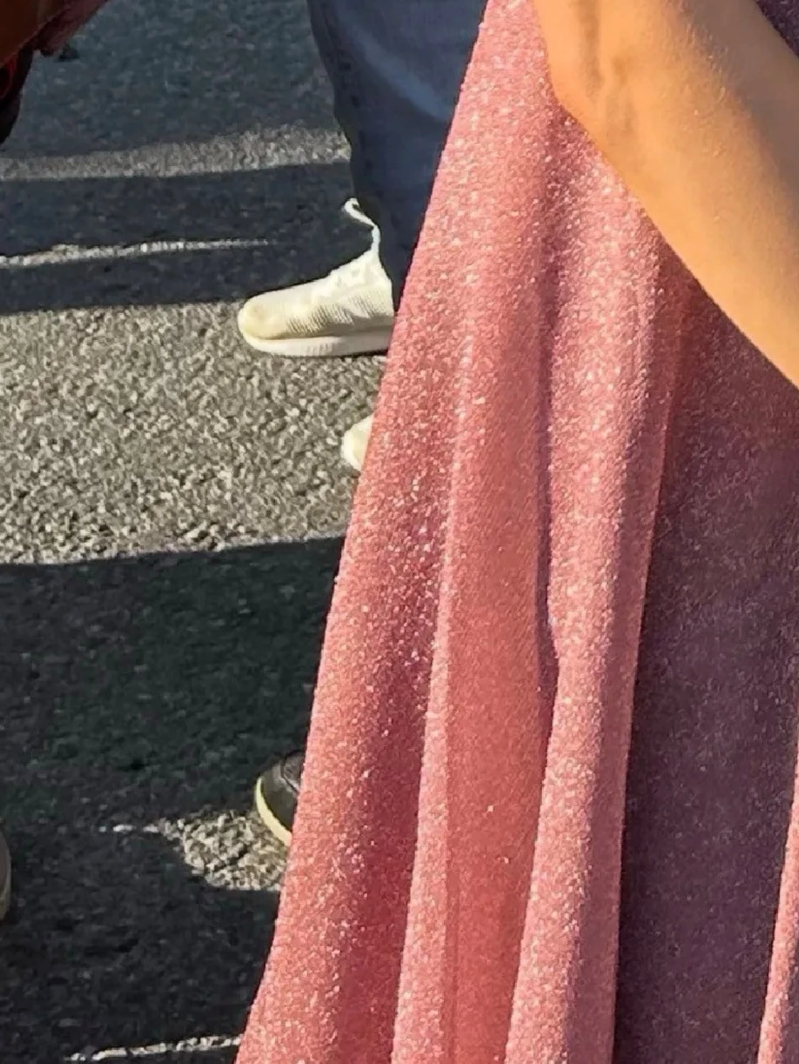 Glittrig rosa långklänning omlott - 1