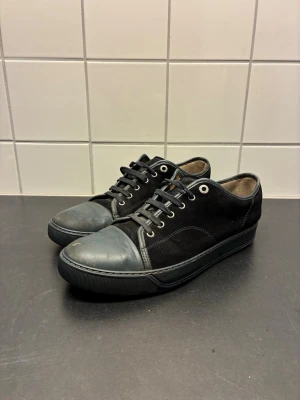 Marinblå Lanvins storlek 43 Äkta - Låda tillkommer samt en Lanvin duffelbag