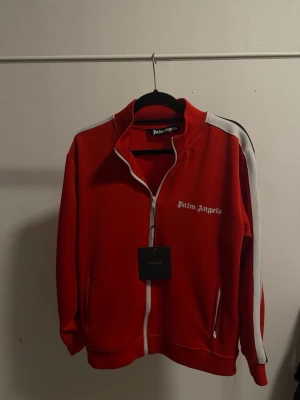 Palm angels tröja - En röd palm angels i storlek S. 