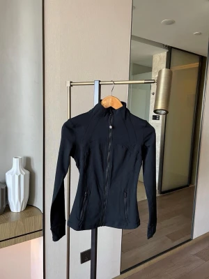Svart Lululemon träningsset  - Lululemon tränings zip. HELT NY, prislapp osv. 