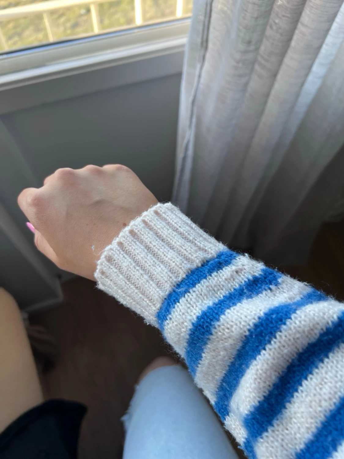 Blå/beige randig stickad tröja, storlek S/M - 6