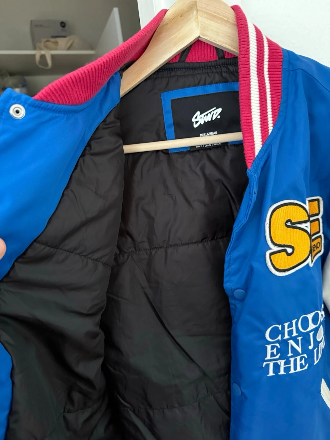 Blå och vit bomberjacka Pull and bear  - 3