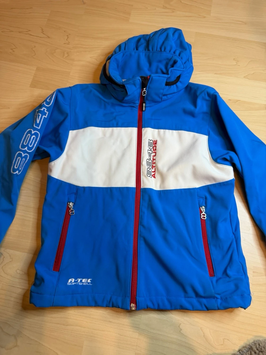 Blå vindjacka från 8848 Altitude