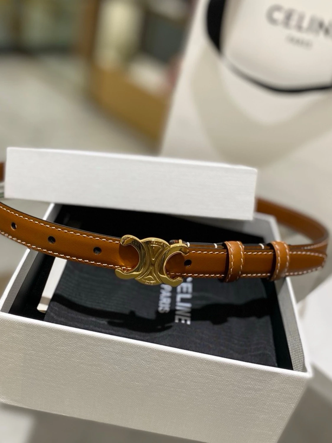 Brunt skärp med guldspänne från Celine - 2