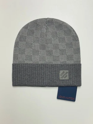 Lv Mössa - Helt ny aldrig använd. Storlek: One Size. Snabb frakt