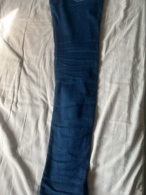 Jacob cohen 622 stretch - Jacob cohen jeans i bra skick, style 622. Hör av dig vid funderingar! Passar mig perfekt i längden, 179 cm.