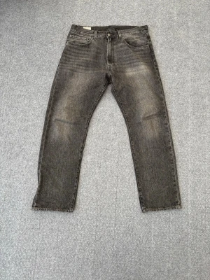 Levis 551  - Säljer dessa Levis 551 i fint skick! Storlek 34/32! Pris går att diskutera vid snabb affär! Hör av dig vid minsta fundering! 