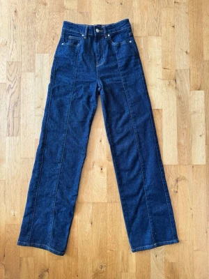Vida jeand - Vida jeans från Gina, inte lika stark blå färg i verkligheten