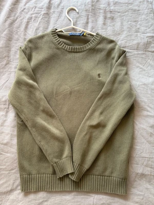 Ralph Lauren stickad tröja - Stickad tröja från Ralph Lauren. Storlek L men passar mer som en M. Condition 8/10. Nypris 1300kr mitt pris 349