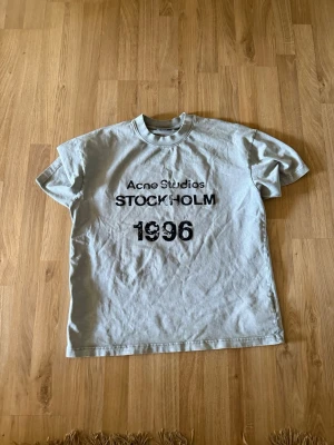 Acne studios t shirt - Vintage acne studios t shirt. Mycket bra skick. Size s passar size m