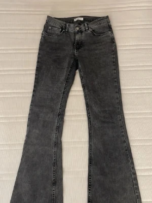 Jeans  - Ett par jeans från Gina tricot 