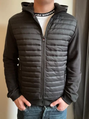 Cardiganjacka - Snygg jacka från märket Reserved i storlek Medium. Mycket bra skick. 