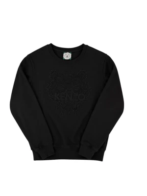 Svart sweatshirt från Kenzo 2000tal - Säljer en svart sweatshirt från Kenzo med det ikoniska tigermotivet broderat ton-i-ton på bröstet. Tröjan har rund halsringning, ribbade muddar och en avslappnad passform. Perfekt för dig som gillar streetwear och stilrena detaljer. Skriv via funderingar 💬 