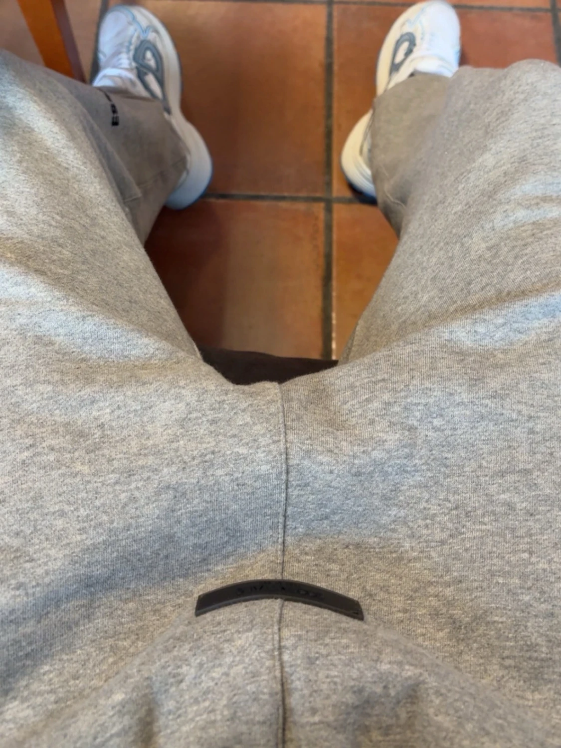 Grå Essentials Fear of God hoodie - 2