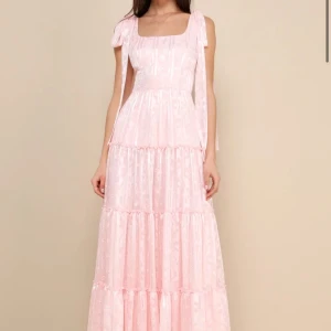 Balklänning  - Balklänning, (köpte 2 för var osäker på storleken) 