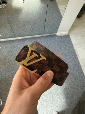 lLv brown and gold belt - Just like new, 120cm