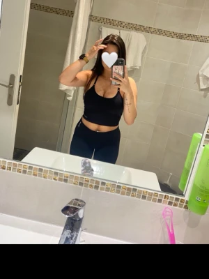 Better bodies topp i strl M - Svart better bodies topp i strl. M. Säljes pga att den ej kmr till användning längre. Utgången ur sortimentet. Kan fraktas eller mötas upp i Göteborg. Finns på fler sidor! 