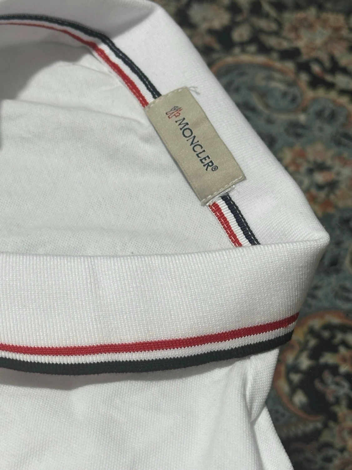 Vit Moncler pikétröja med röd detalj - 3
