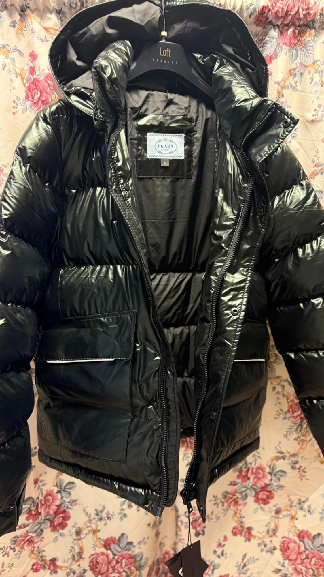 Svart glansig dunjacka från Prada - 1