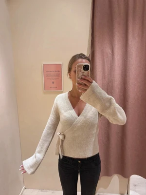 Twisted stickad tröja - Från Gina, storlek 158/164 men passar mig som har xs/s