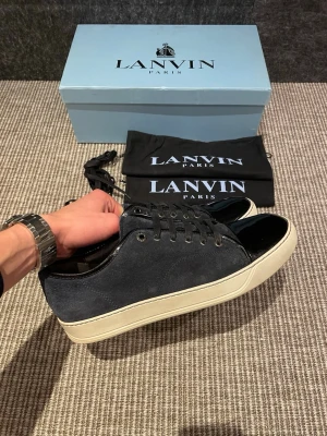 Lanvin skor  - Hej, säljer nu dessa svin snygga lanvin skor. Skorna är i grymt skick! Begränsat antal boxar och dustbag. Hör av dig vid frågor. 