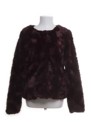 Vero moda jacka  - Plommonfärgad Snygg vero moda jacka! Gott skick och väldigt bekväm, fin vår jacka 