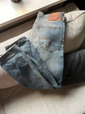 Denim & Supply jeans - Säljer ett par blå Denim & Supply jeans. Väldigt snygga, dessvärre förstora för mig. Bara att höra av sig vid intresse/mer info!