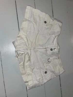 Vita Lågmidjade shorts - Lågmidjade shorts 