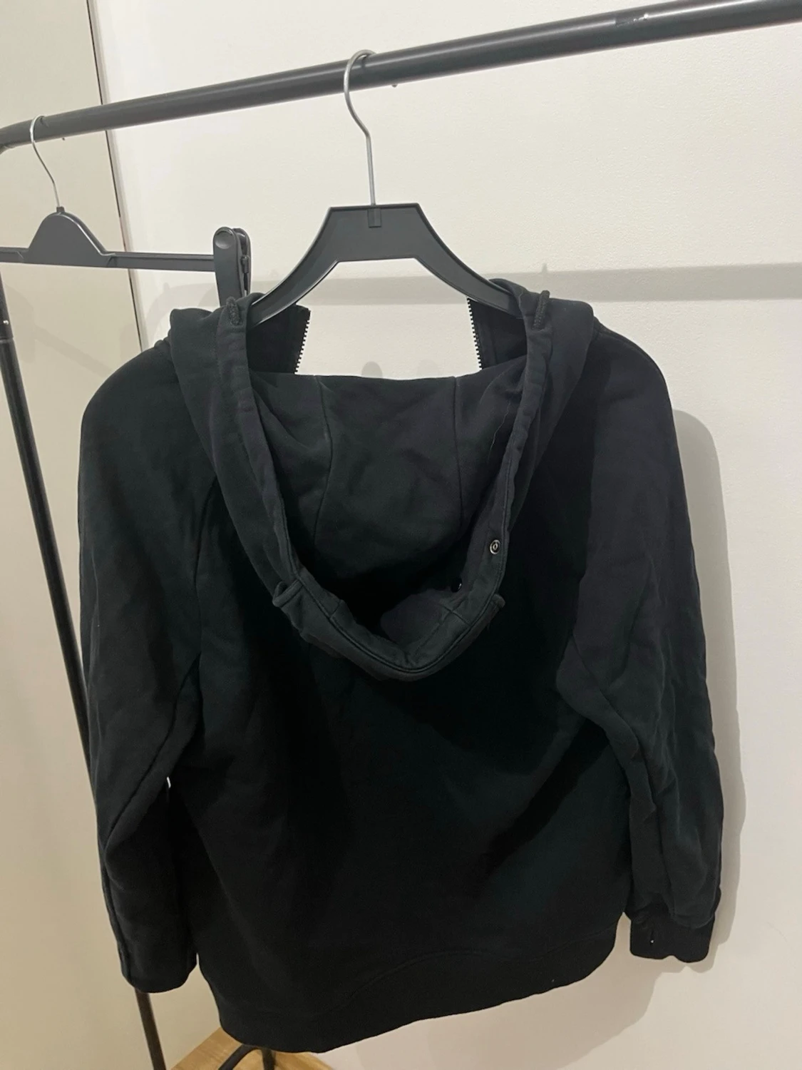 Svart hoodie med dragkedja från CP company - 1