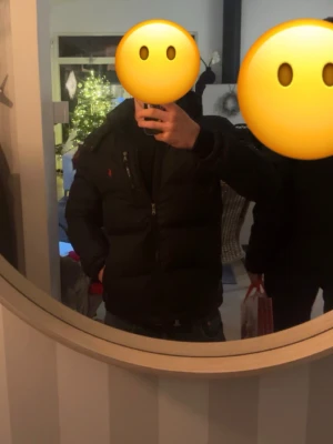 Ralph lauren jacka - Inga defekter eller hål. Storlek L i barn / Xs. Har använd en sesong. Vid frågor dm ❄️