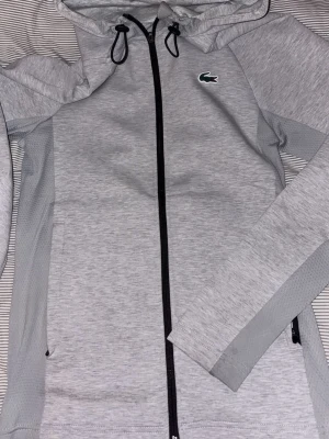 Lacoste hoodie - Använd 1 gång!