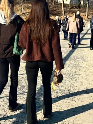 Nelly brun kappa - Så fin brun kappa ifrån Nelly, storlek M passar S-L beroende på hur man vill att den ska sitta 🥰