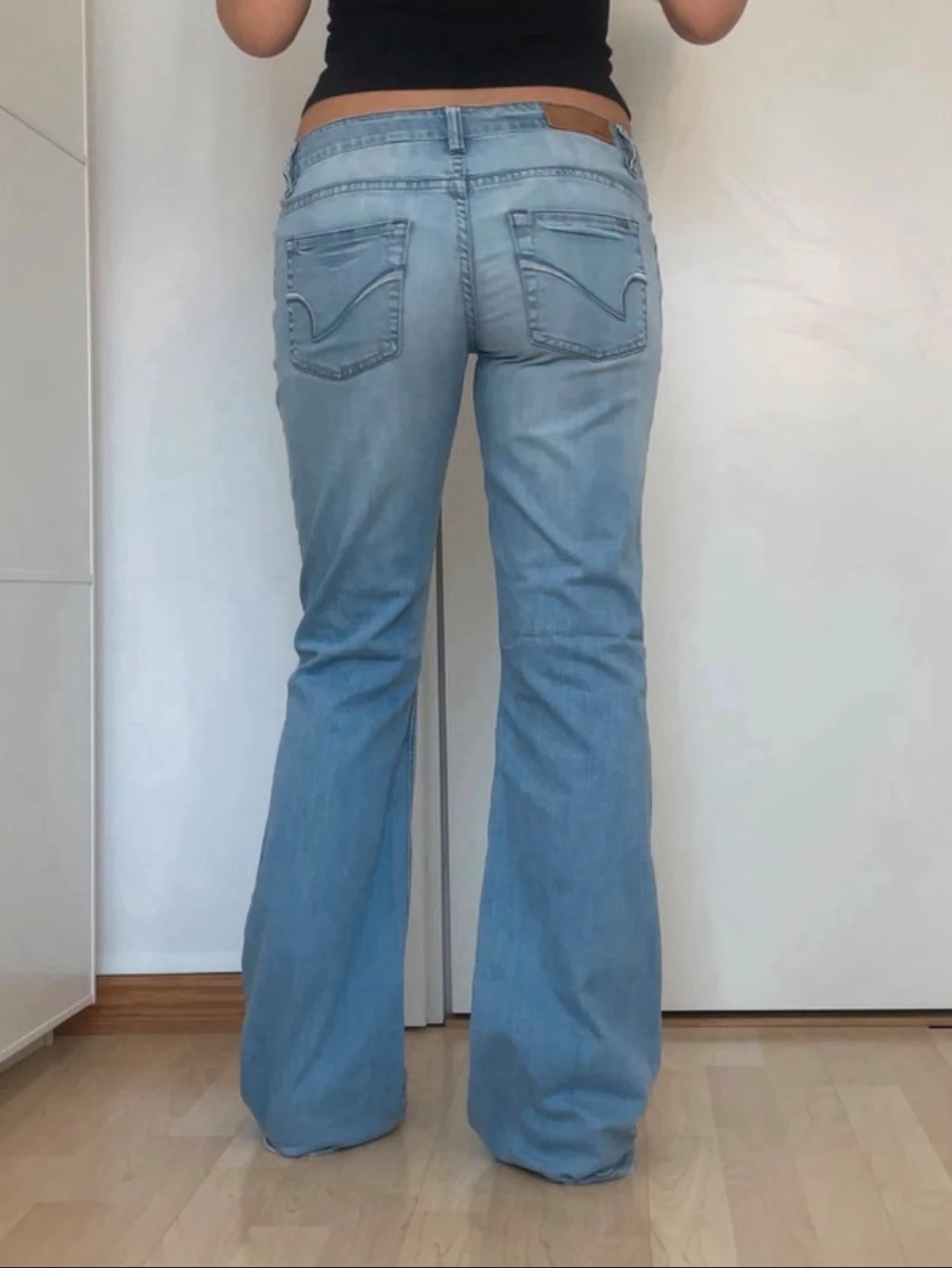 Ljusblå bootcut jeans med låg midja - 2