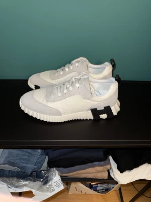 H skor - Tja, säljer mina helt nya H skor i strl 45 men passar även 44, passar perfekt nu till våren , priset inte hugget i sten