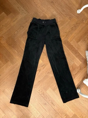 Svarta mjukis ifrån juicy couture - Dem är knappt använda, storlek xs. 