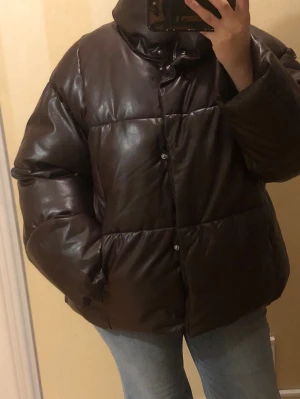 Jacka - Färgen e burgundy+brun