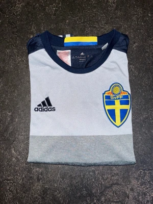 Adidas - Tröja